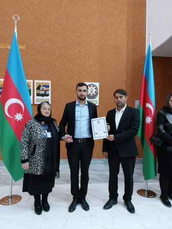 Göyçay rayonunda çalışan bir qrup media nümayəndəsi Vətən müharibəsinin informasiya cəbhəsində arxa cəbhədə göstərdiyi fəaliyyətə görə mükafatlandırılıb. Göyçay rayonunda çalışan bir qrup media nümayəndəsi Vətən müharibəsinin informasiya cəbhəsində arxa cəbhədə göstərdiyi fəaliyyətə görə mükafatlandırılıb.