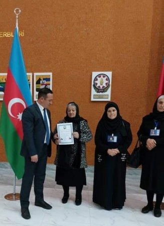 Göyçay rayonunda çalışan bir qrup media nümayəndəsi Vətən müharibəsinin informasiya cəbhəsində arxa cəbhədə göstərdiyi fəaliyyətə görə mükafatlandırılıb. Göyçay rayonunda çalışan bir qrup media nümayəndəsi Vətən müharibəsinin informasiya cəbhəsində arxa cəbhədə göstərdiyi fəaliyyətə görə mükafatlandırılıb.