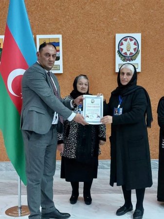 Göyçay rayonunda çalışan bir qrup media nümayəndəsi Vətən müharibəsinin informasiya cəbhəsində arxa cəbhədə göstərdiyi fəaliyyətə görə mükafatlandırılıb. Göyçay rayonunda çalışan bir qrup media nümayəndəsi Vətən müharibəsinin informasiya cəbhəsində arxa cəbhədə göstərdiyi fəaliyyətə görə mükafatlandırılıb.