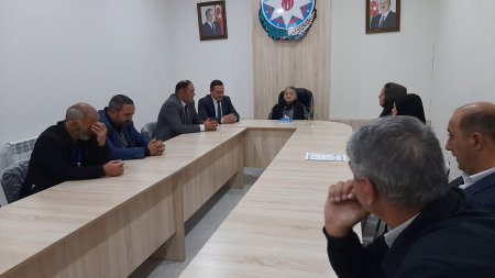 Göyçay rayonunda çalışan bir qrup media nümayəndəsi Vətən müharibəsinin informasiya cəbhəsində arxa cəbhədə göstərdiyi fəaliyyətə görə mükafatlandırılıb. Göyçay rayonunda çalışan bir qrup media nümayəndəsi Vətən müharibəsinin informasiya cəbhəsində arxa cəbhədə göstərdiyi fəaliyyətə görə mükafatlandırılıb.