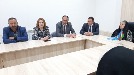 Göyçay rayonunda çalışan bir qrup media nümayəndəsi Vətən müharibəsinin informasiya cəbhəsində arxa cəbhədə göstərdiyi fəaliyyətə görə mükafatlandırılıb. Göyçay rayonunda çalışan bir qrup media nümayəndəsi Vətən müharibəsinin informasiya cəbhəsində arxa cəbhədə göstərdiyi fəaliyyətə görə mükafatlandırılıb.